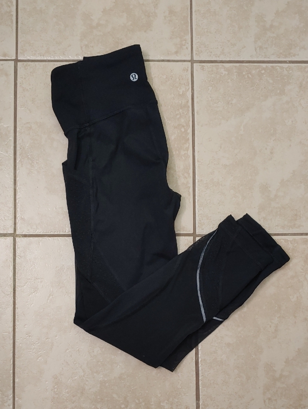 Lululemon Cropped Leggings Black Mesh Workout Pants Women's Size 4